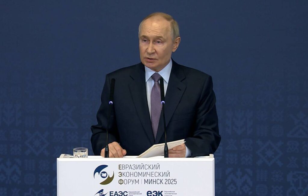 FACTBOX: Russian President Vladimir Putin speaking at Eurasian Economic Forum – Russian Politics & Diplomacy